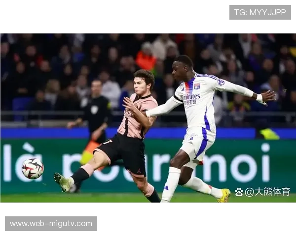 巴黎圣日耳曼2-1巴黎FC，登贝莱制胜球助球队紧咬积分榜。