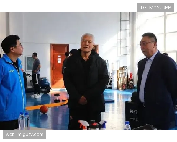 蒋兴权指导现身沈阳主场观战，辽宁将士赛前集体向其致意